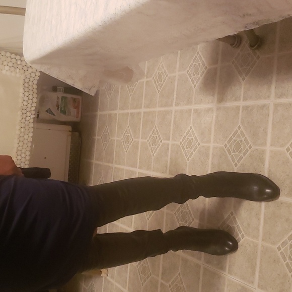 Over the knee boots - Picture 9 of 11